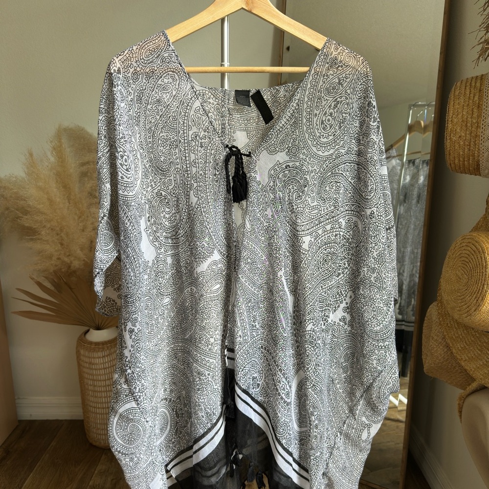 Black and White Paisley Cover Up